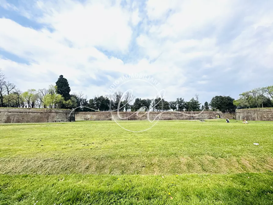 Immagine 16 di Pentalocale in vendita  a Lucca