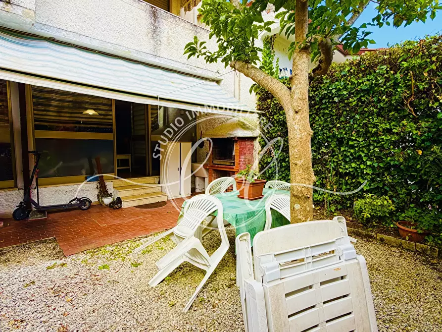 Immagine 12 di Trilocale in affitto  a Pietrasanta