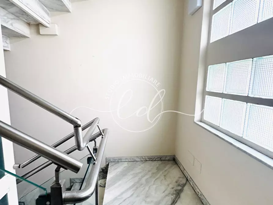 Immagine 13 di Pentalocale in vendita  a Lucca