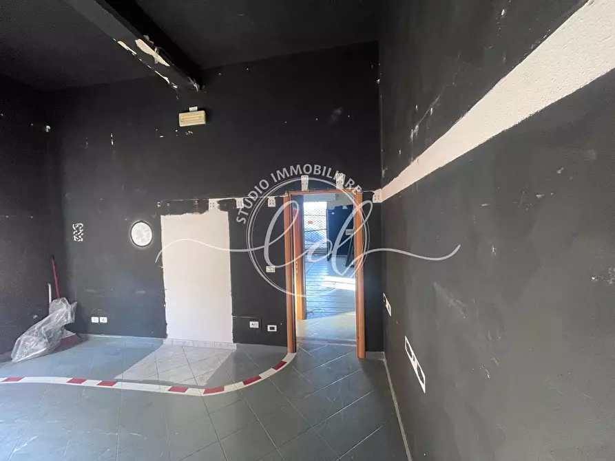 Immagine 2 di Capannone industriale in vendita  a Pietrasanta