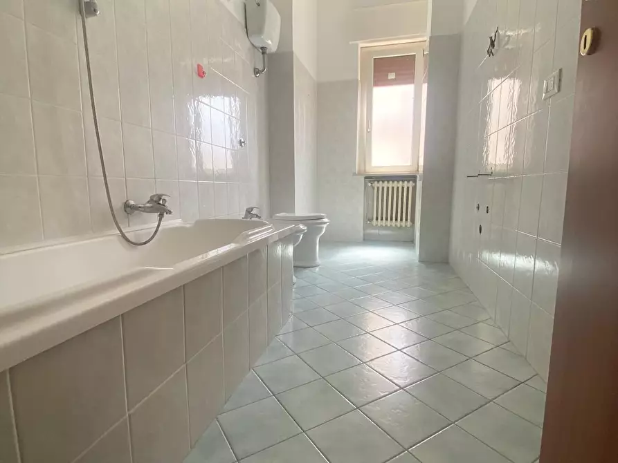 Immagine 10 di Quadrilocale in vendita  in Viale Gabriele D'Annunzio 6 a Montesilvano