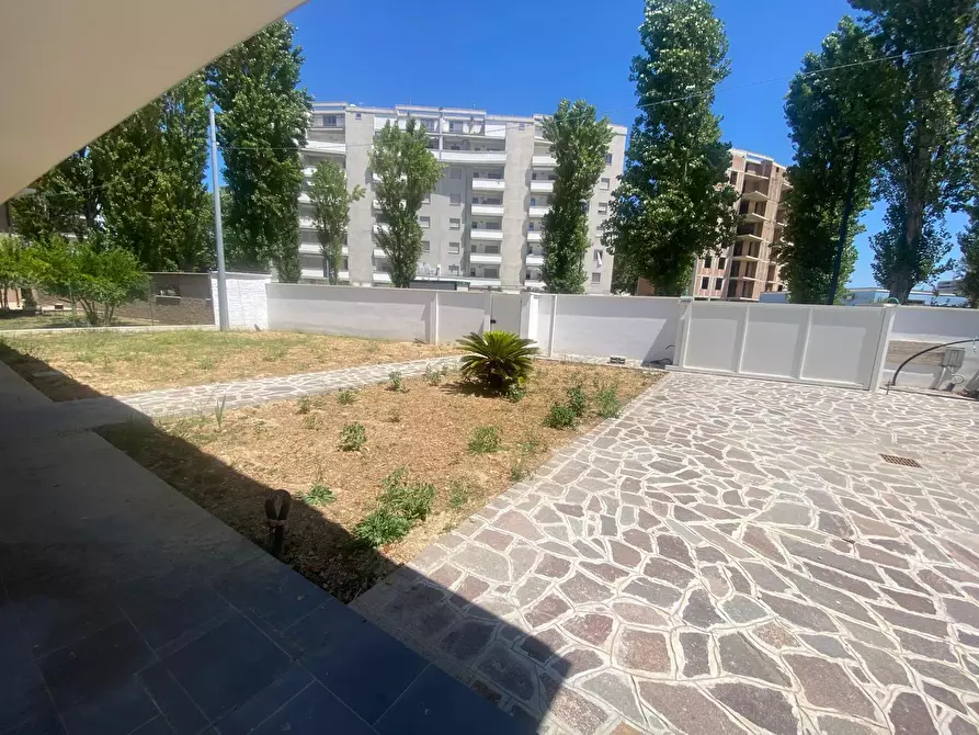 Immagine 4 di Villa in vendita  in Via Ugo Foscolo 37 a Montesilvano