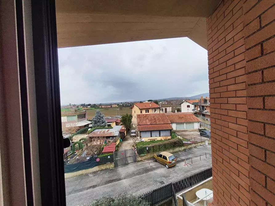Immagine 10 di Trilocale in vendita  in Via Colle del sole 22 a Guidonia Montecelio