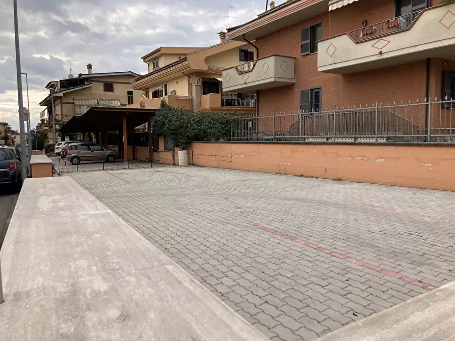 Immagine 11 di Locale commerciale in affitto  in Via Giuseppe Garibaldi 125 A a Guidonia Montecelio