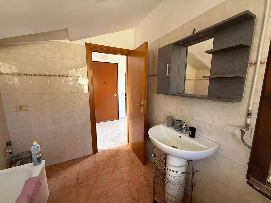 Immagine 27 di Trilocale in vendita  in via maremmana inferiore 110 a Guidonia Montecelio