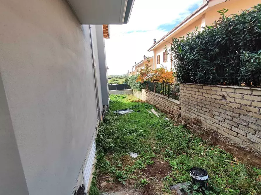 Immagine 9 di Villa in vendita  in via colleferro 64 a Guidonia Montecelio