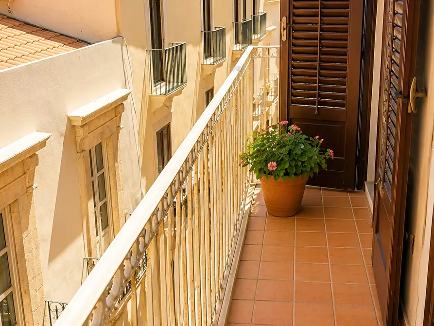 Immagine 11 di Appartamento in vendita  in Via Larga a Siracusa