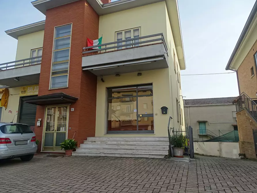 Immagine 1 di Locale commerciale in affitto  in Via Emilia Ovest 126 a Parma