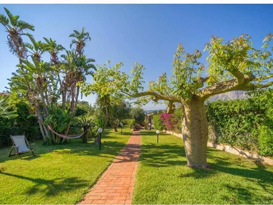 Immagine 15 di Villa in vendita  a Partinico