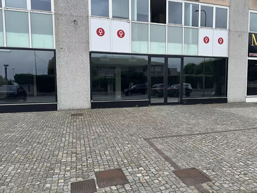 Immagine 13 di Locale commerciale in vendita  in Via Codognino 12 a Cornegliano Laudense