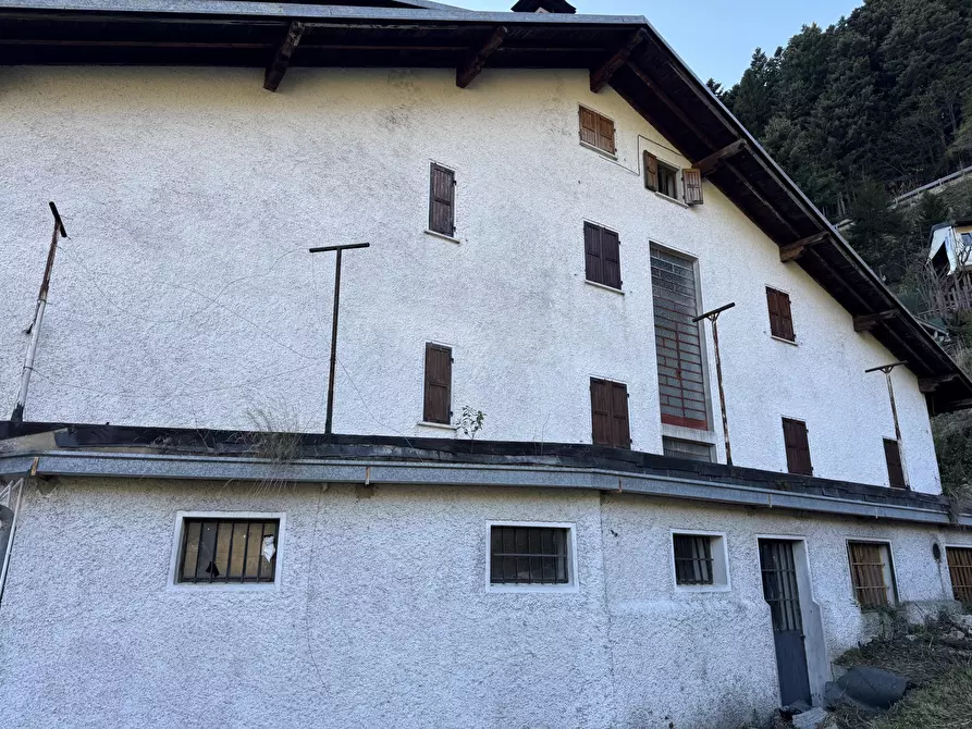 Immagine 17 di Locale commerciale in vendita  in Località Castello 4 a Mezzoldo