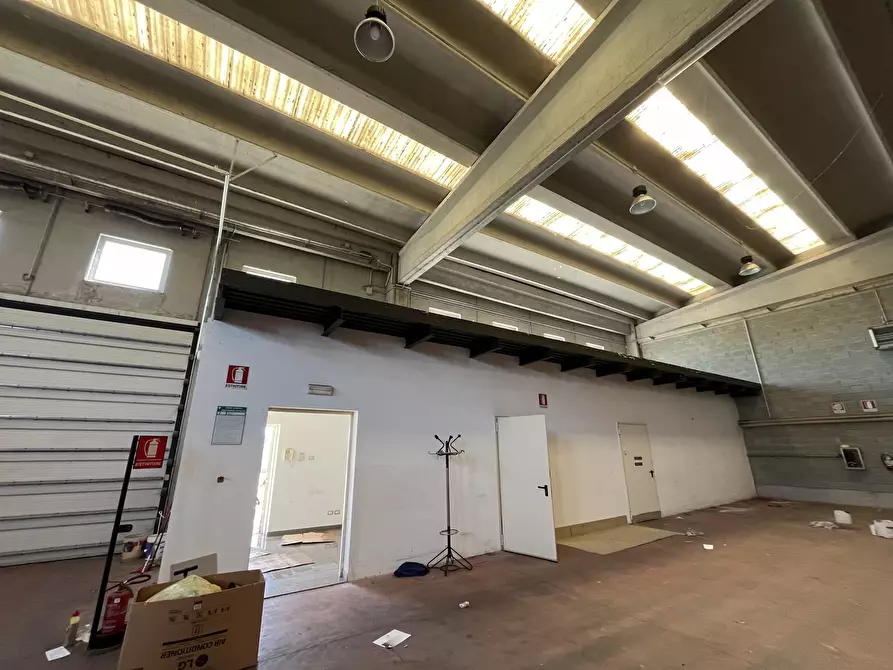 Immagine 3 di Capannone industriale in vendita  in Dossino 31 a Cura Carpignano