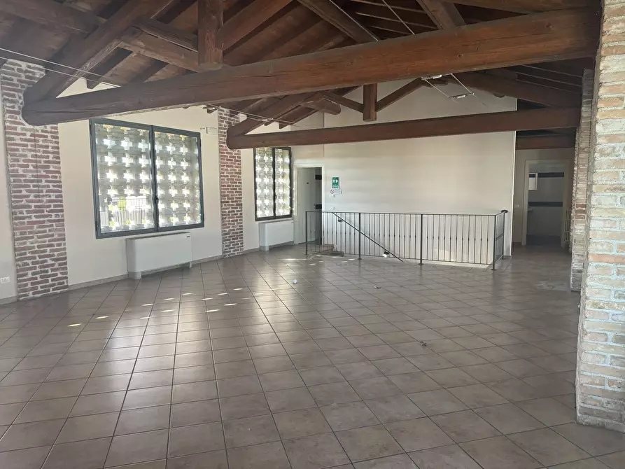 Immagine 17 di Locale commerciale in vendita  in Via Ca' De Mazzoli 6060 a Livraga