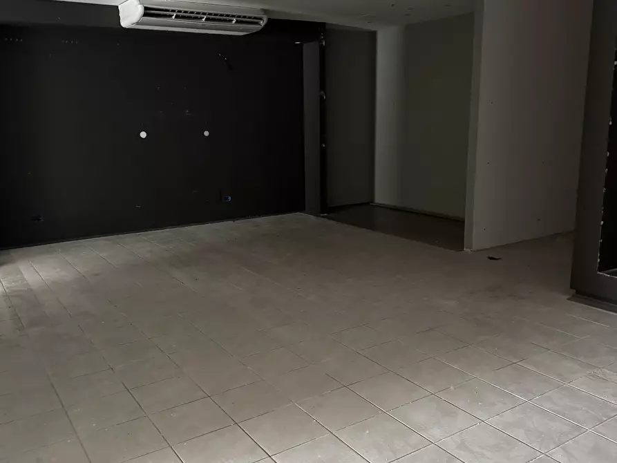 Immagine 21 di Locale commerciale in vendita  in Via Codognino 12 a Cornegliano Laudense