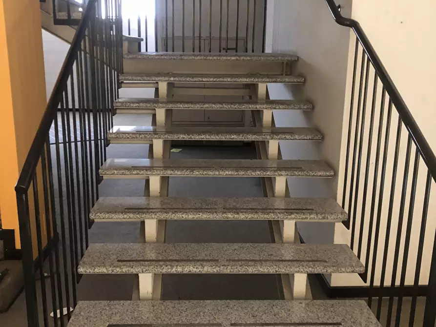 Immagine 15 di Magazzino in vendita  in Piazza XXV Aprile a Lodi