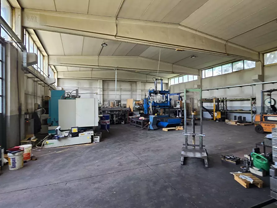 Immagine 2 di Capannone industriale in vendita  in Via Sandro pertini 9 a Miradolo Terme