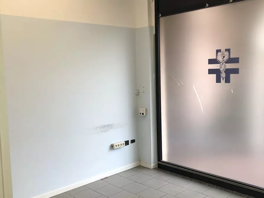 Immagine 13 di Locale commerciale in vendita  in via defendente 29 a Lodi