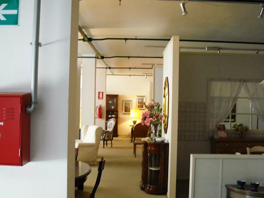 Immagine 12 di Showroom in vendita  in VIA emilia 7 a Casalpusterlengo