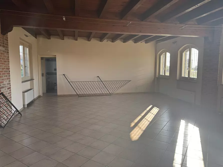 Immagine 10 di Locale commerciale in vendita  in Via Ca' De Mazzoli 6060 a Livraga