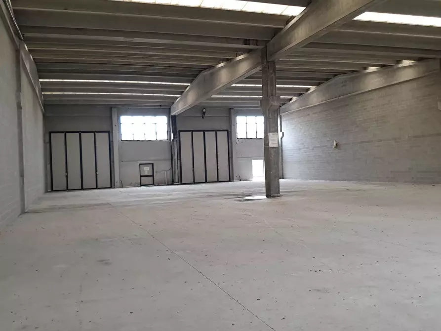 Immagine 17 di Capannone industriale in vendita  in SP193 2 a Maleo