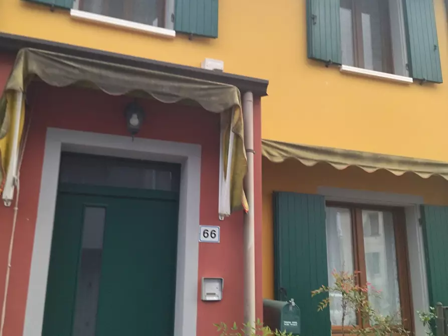 Immagine 1 di Villa in vendita  in VICOLO URBANO SCALARI 66 a Acquanegra Sul Chiese