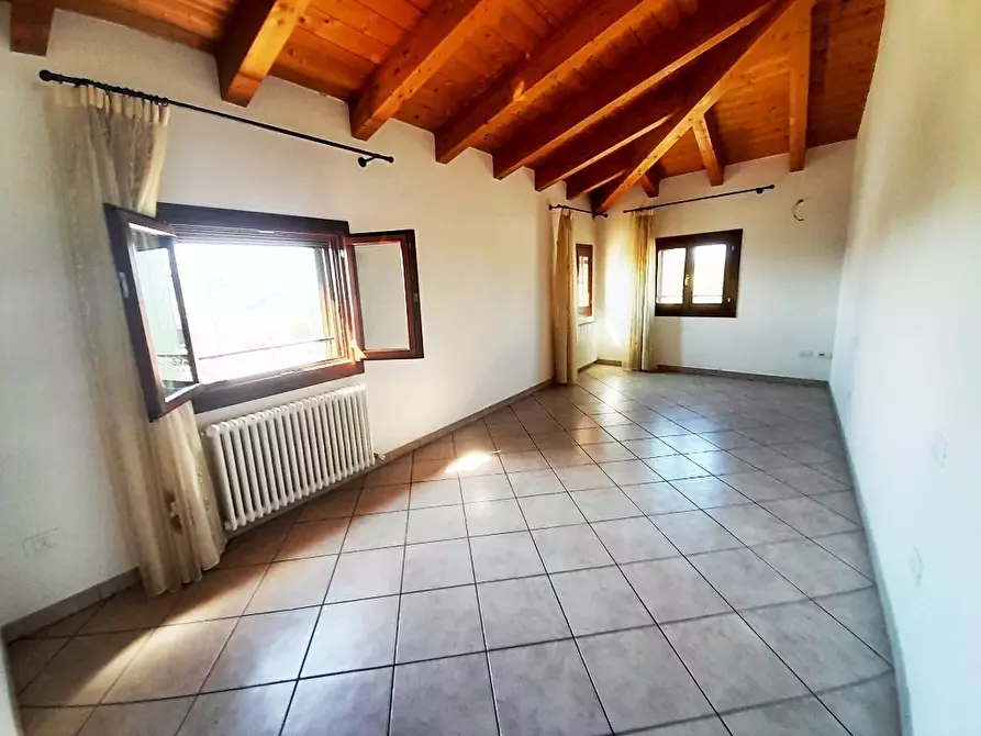 Immagine 11 di Appartamento in vendita  in Piazza San Sebastiano 167 a Badia Polesine