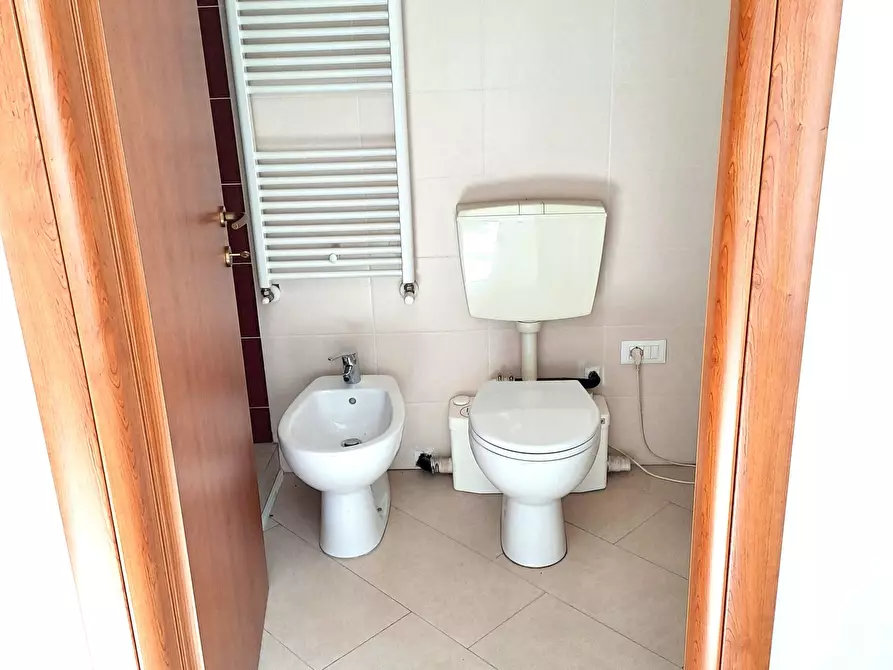 Immagine 11 di Ufficio in vendita  a Rovigo