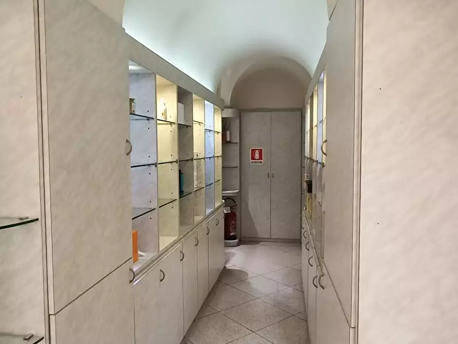 Immagine 3 di Showroom in vendita  in Via Nino Bixio a San Remo