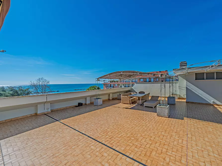 Immagine 35 di Attico in vendita  in Viale Europa 5 a San Bartolomeo Al Mare