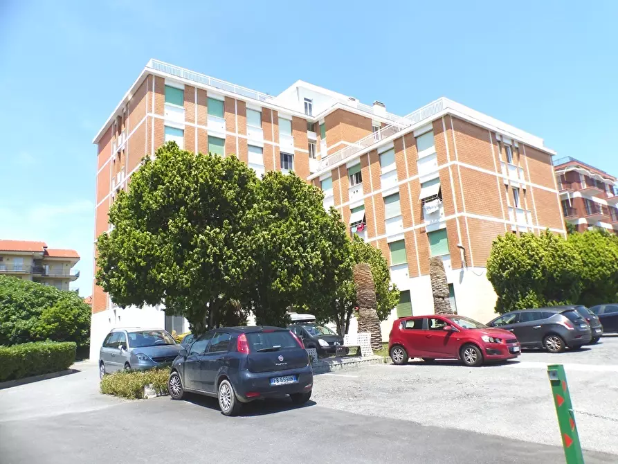 Immagine 32 di Bilocale in vendita  in Via Aurelia 82 a San Bartolomeo Al Mare
