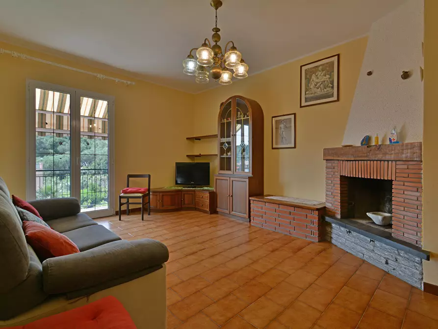 Immagine 1 di Quadrilocale in vendita  in Via Michele Albavera 5 a San Bartolomeo Al Mare