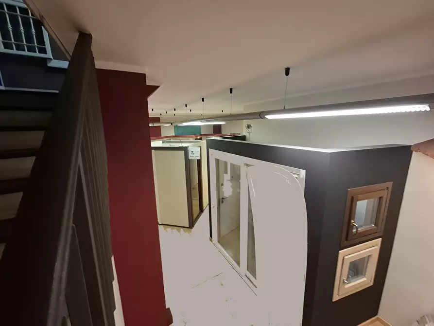 Immagine 41 di Locale commerciale in vendita  a Torino