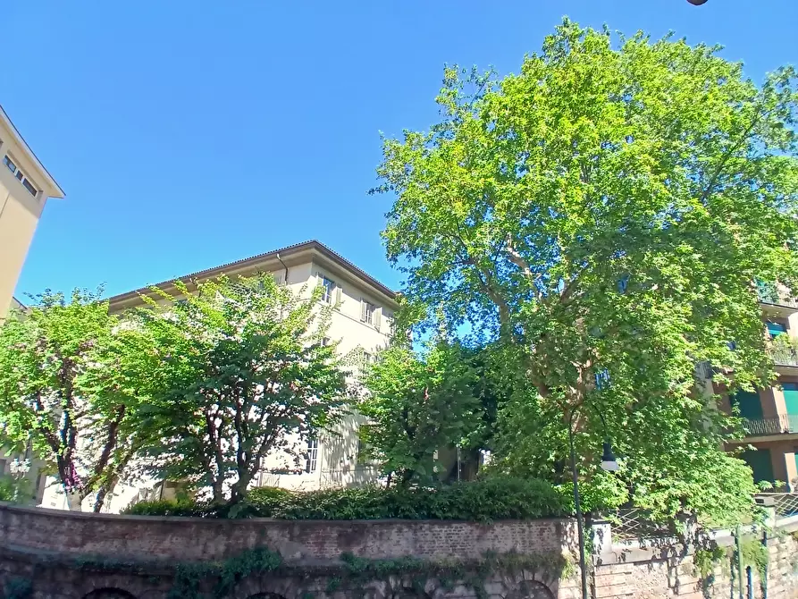 Immagine 1 di Pentalocale in affitto  in Via Matteo Pescatore 2 a Torino