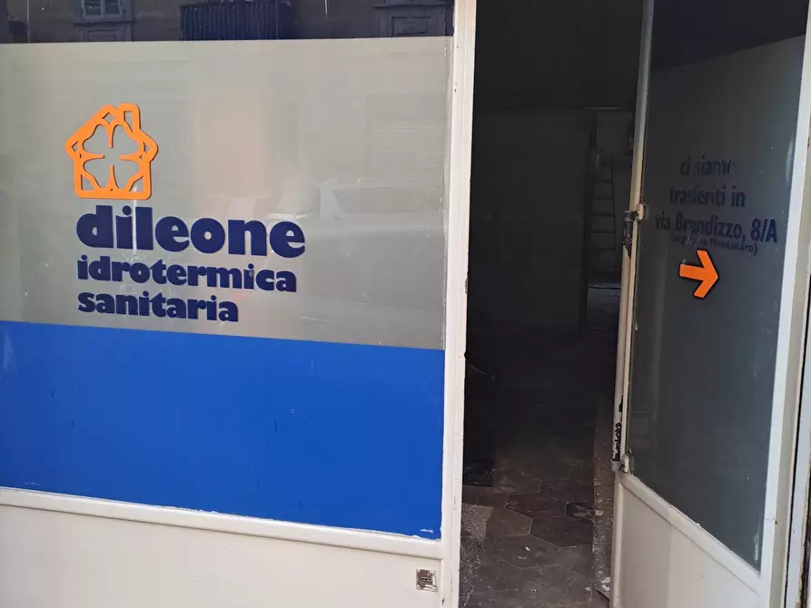 Immagine 8 di Locale commerciale in vendita  in V. BRANDIZZO 16 a Torino