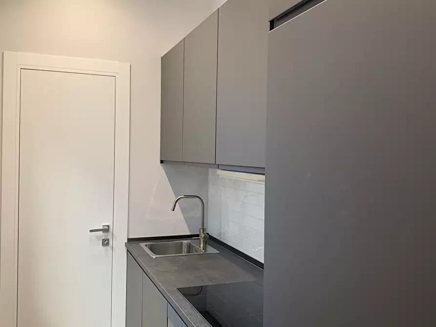 Immagine 10 di Trilocale in affitto  in Corso XI Febbraio 23 a Torino