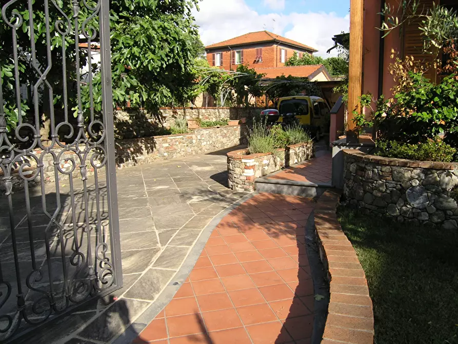 Immagine 5 di Villa in vendita  a Sarzana
