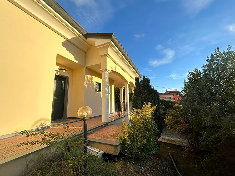 Immagine 3 di Villa in vendita  a Sarzana