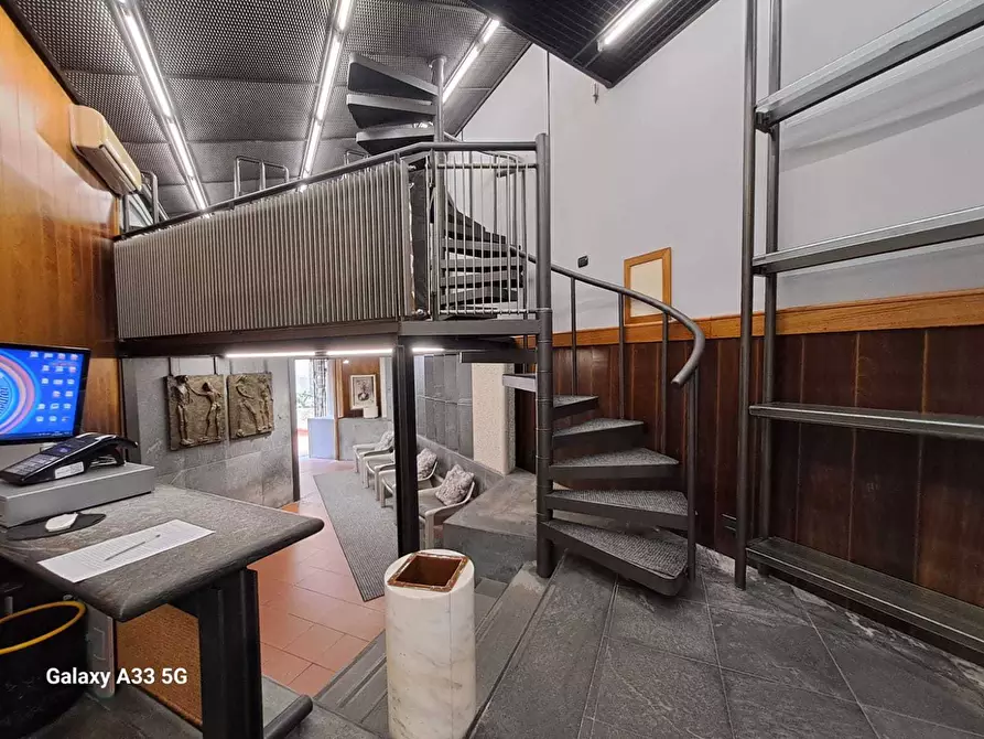 Immagine 9 di Locale commerciale in affitto  a Sarzana