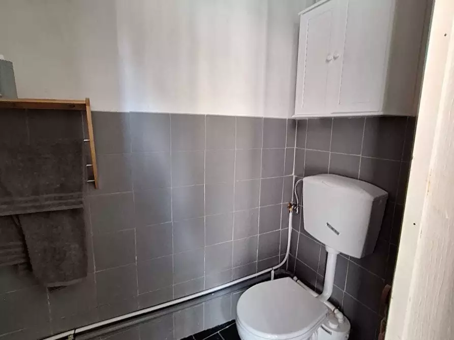 Immagine 7 di Locale commerciale in affitto  in Via XX Settembre 3 a Sarzana