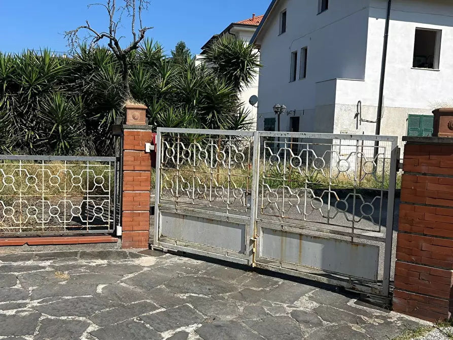 Immagine 21 di Quadrilocale in vendita  a Sarzana