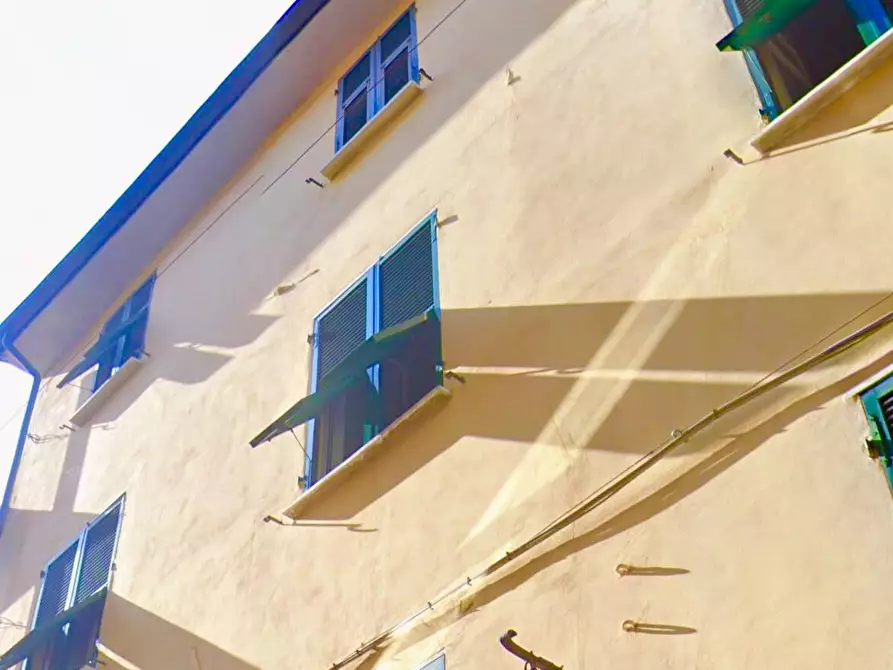 Immagine 2 di Pentalocale in vendita  a Sarzana
