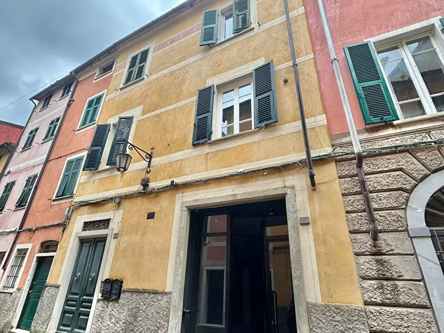 Immagine 14 di Locale commerciale in vendita  a Sarzana