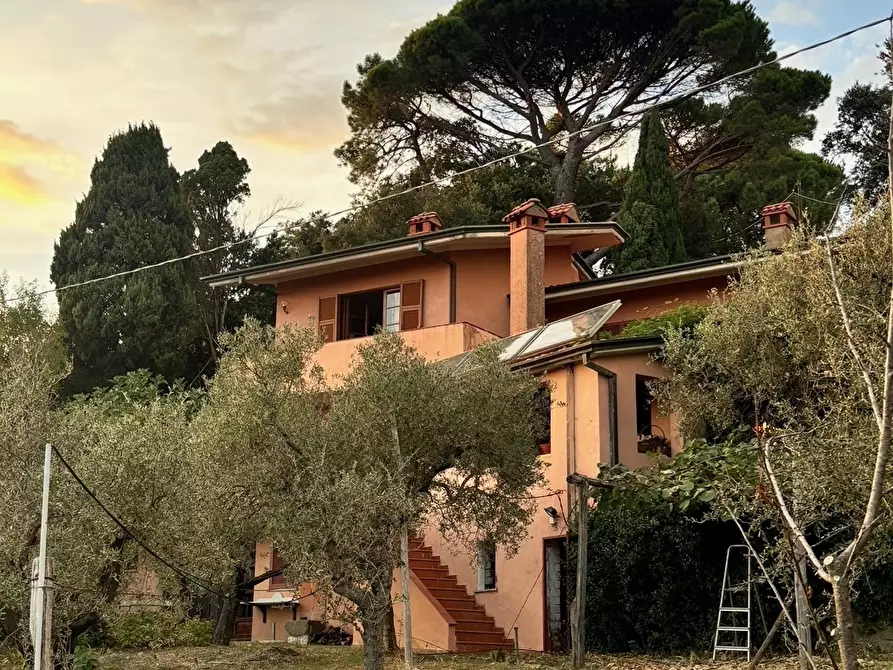 Immagine 1 di Villa in vendita  a Fosdinovo