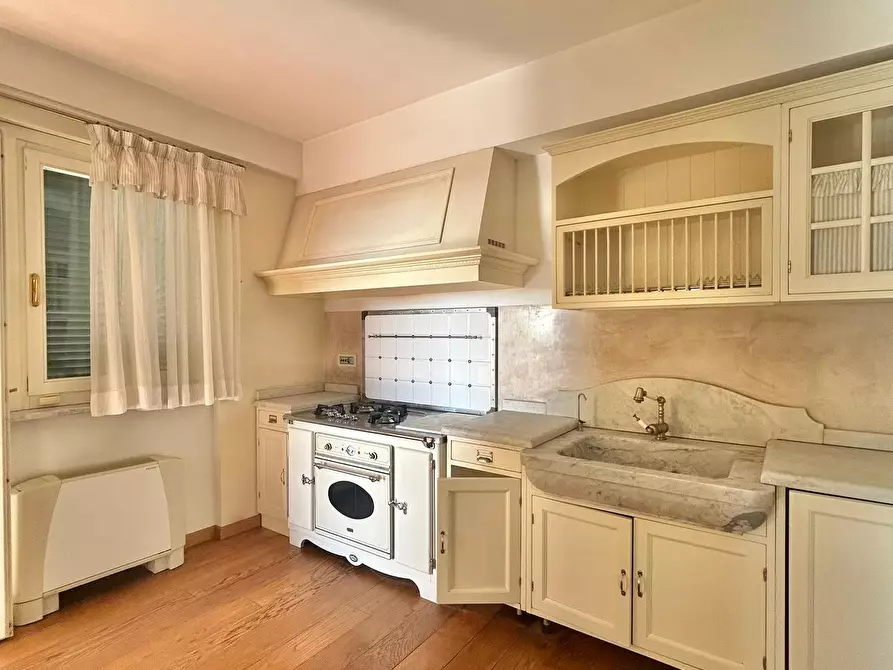 Immagine 17 di Pentalocale in vendita  a Sarzana