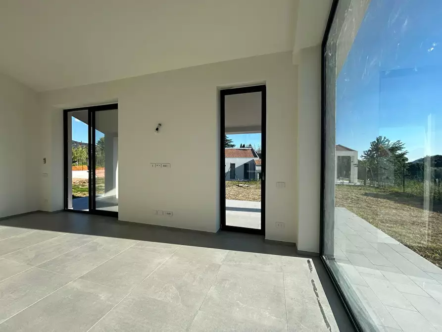 Immagine 13 di Villa in vendita  a Sarzana