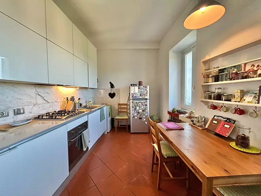 Immagine 11 di Pentalocale in vendita  a Sarzana