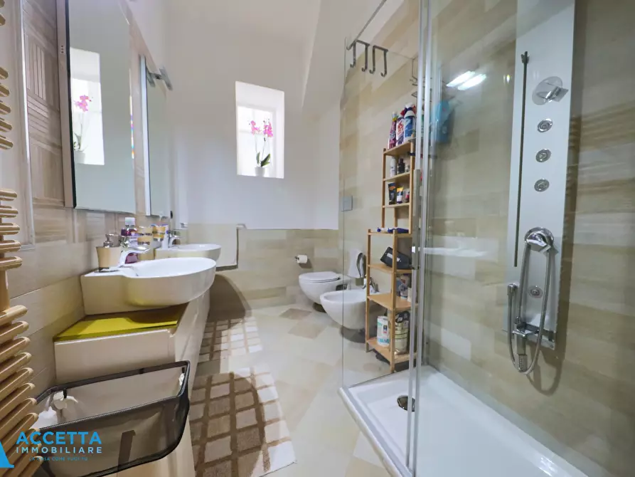 Immagine 11 di Trilocale in vendita  in Via Diego Peluso 38 a Taranto