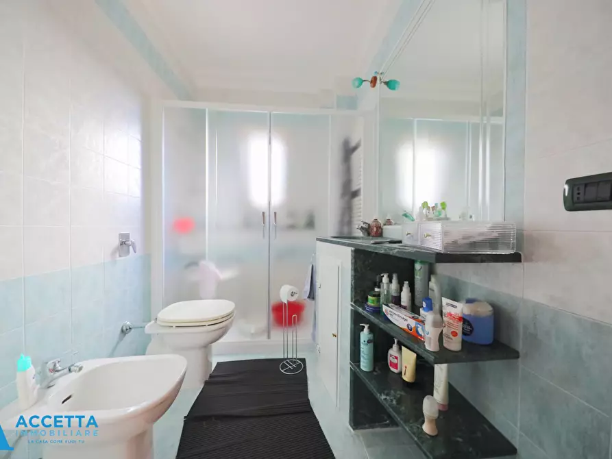 Immagine 14 di Trilocale in vendita  in Via Lupoli 1 a Taranto