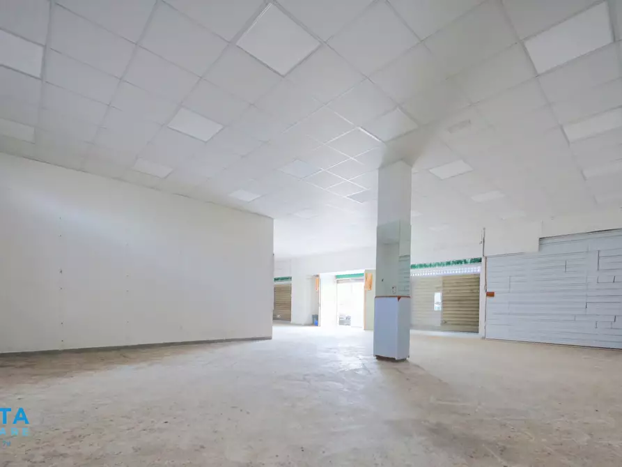 Immagine 20 di Locale commerciale in vendita  in Corso Vittorio Emanuele II 11 a Taranto