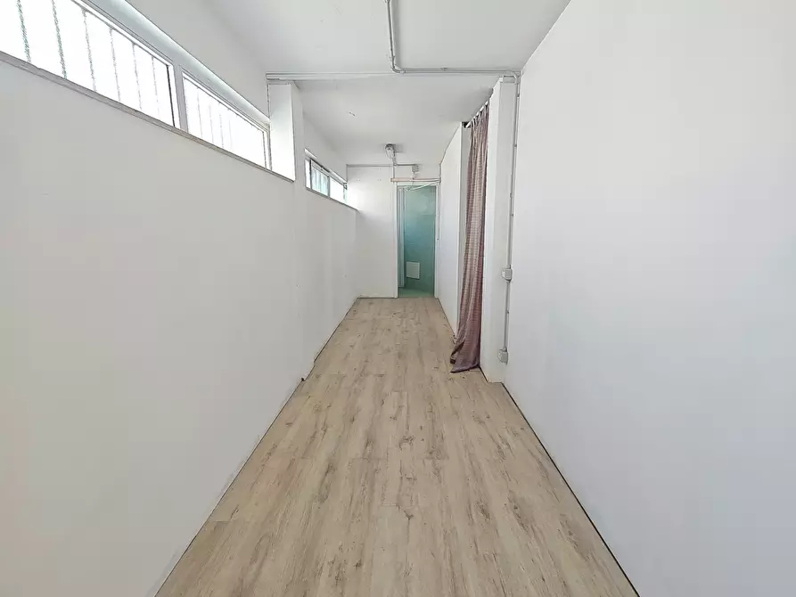 Immagine 10 di Locale commerciale in affitto  in Via Carlo Magno 20 a Taranto